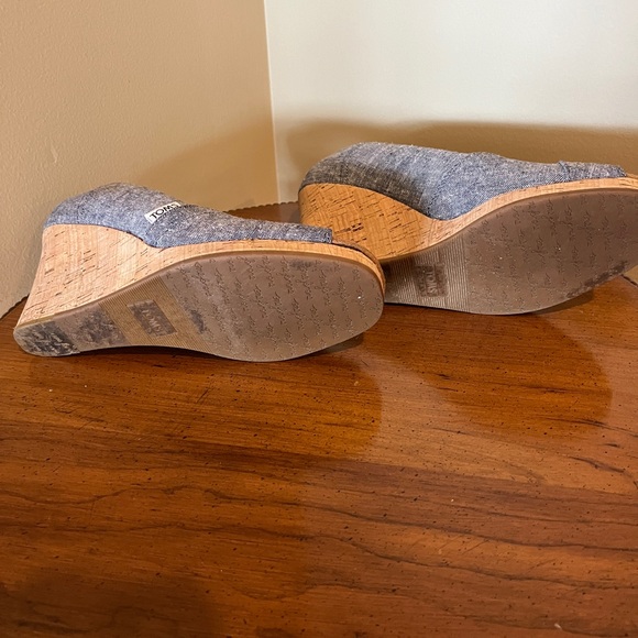 TOMS Classic Espadrille Wedge Open Toe Sandal Navy Slub Chambray EUC.Size 7 - Picture 6 of 10